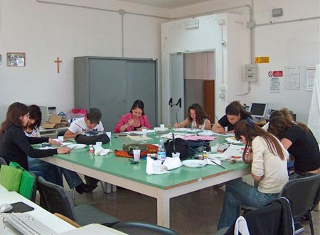 Laboratorio scolastico di pittura su stoffa curato dalla prof.ssa Petracca Laura